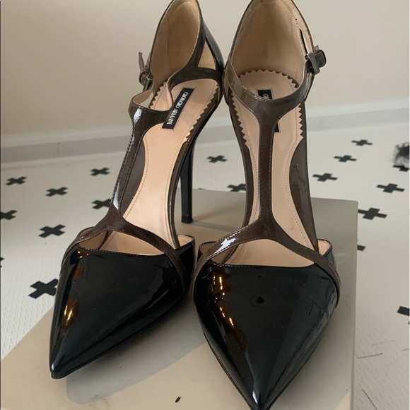 - Giorgio Armani patent high heel with t-strap - Picture 7 of 8